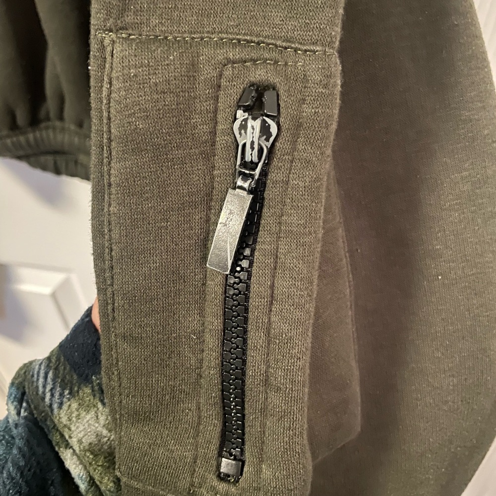 PrettyLittleThing Quarter Zip - Picture 2 of 4